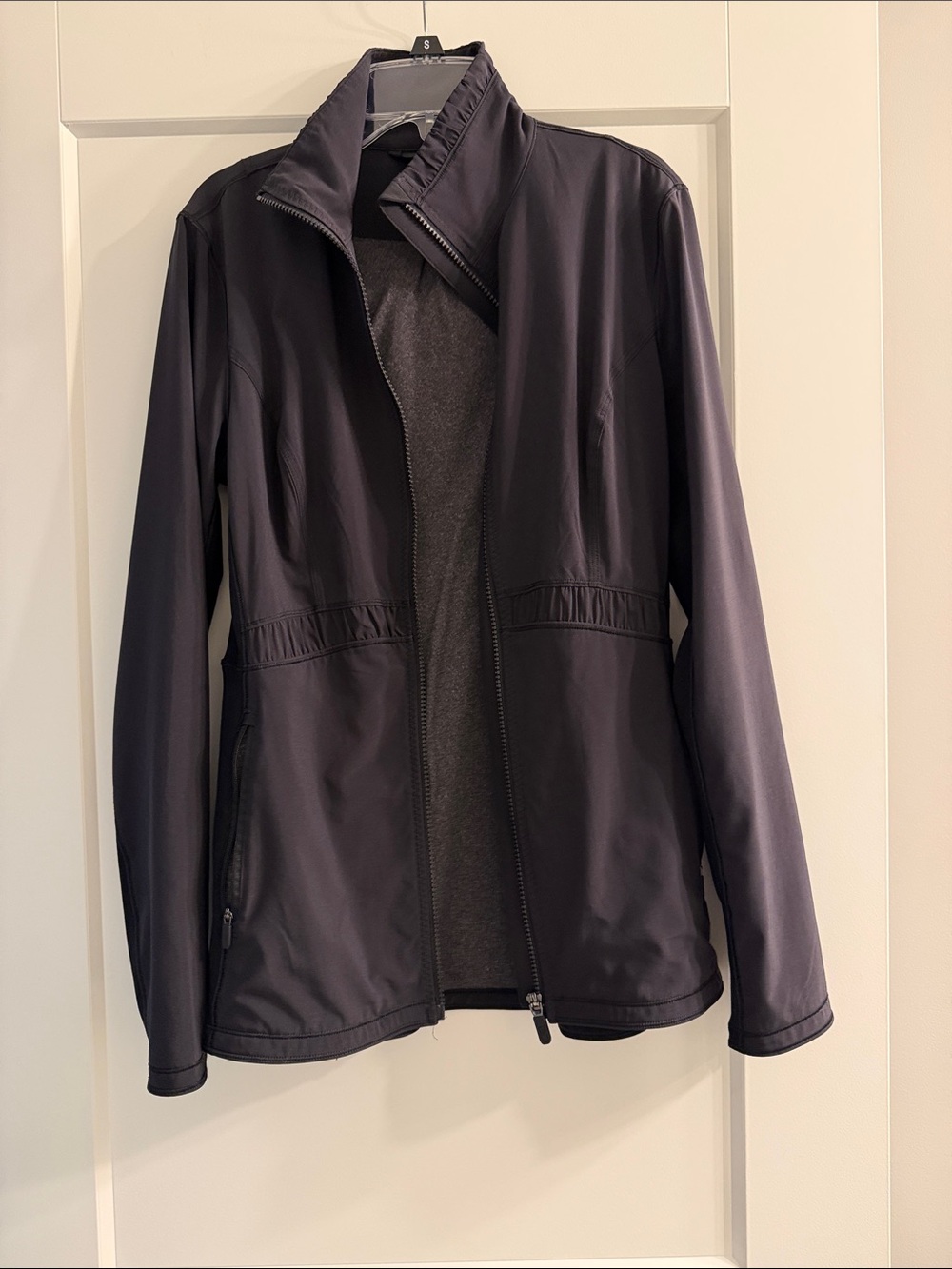 Lululemon women’s Lightweight Full-Zip Jacket in black